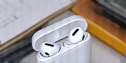 Student Earbuds White